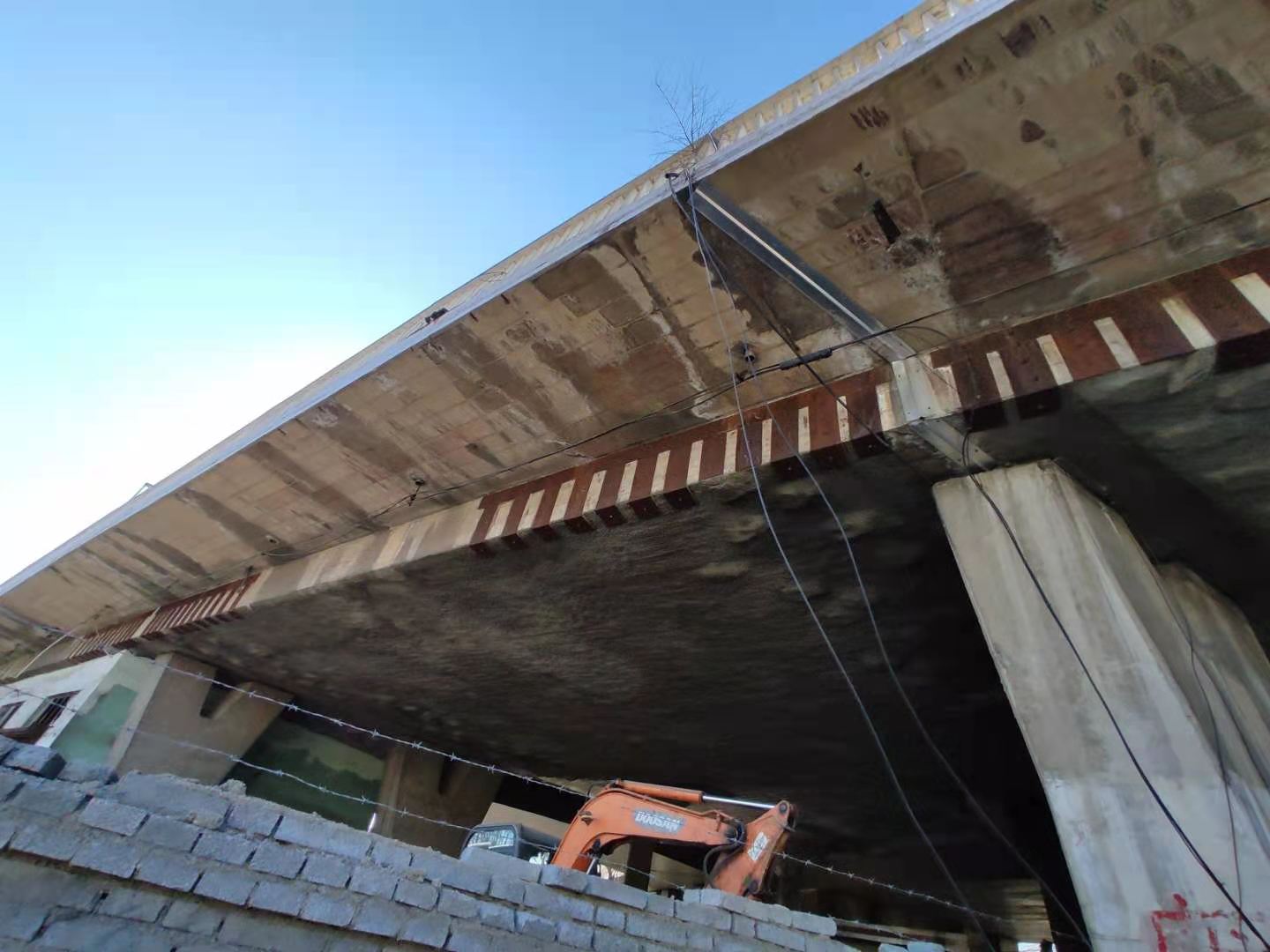 莱州桥梁粘钢加固的四大特性